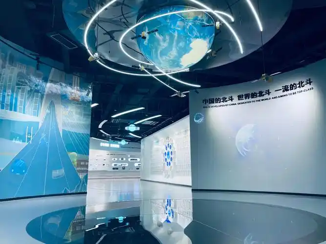 亚星工程师进行弯管质量检测与追溯系统操作